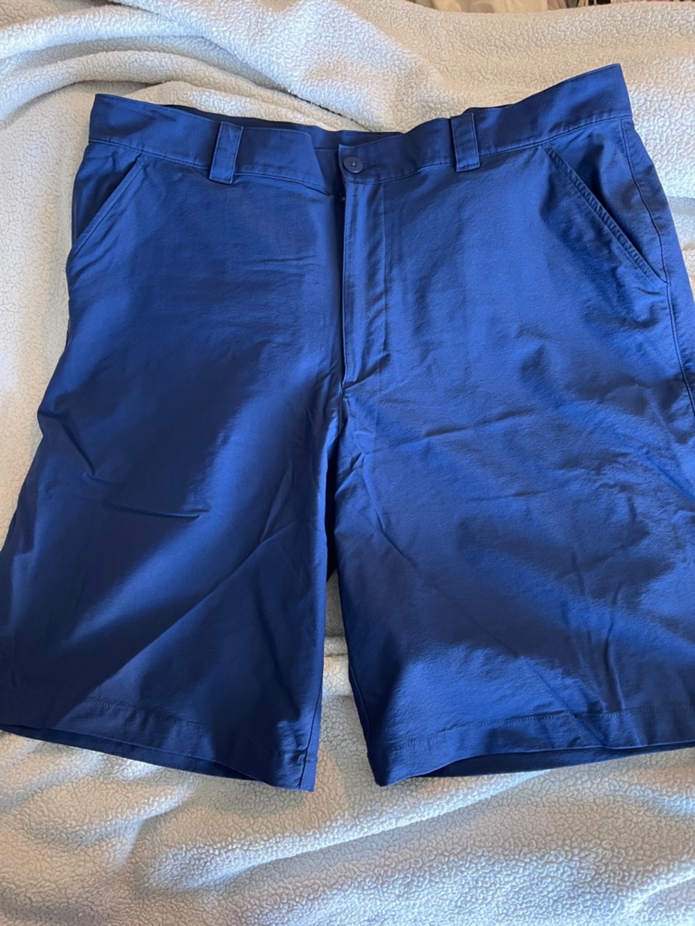 Under Armour Men's Navy Blue Flat-Front Performance Shorts size 38